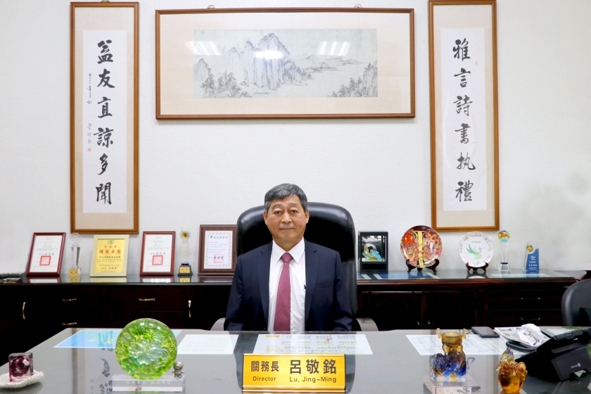 Director of Keelung Customs" LU, JING-MING"